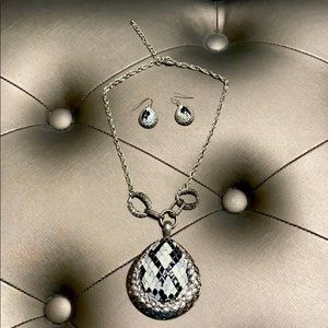 Women necklaces